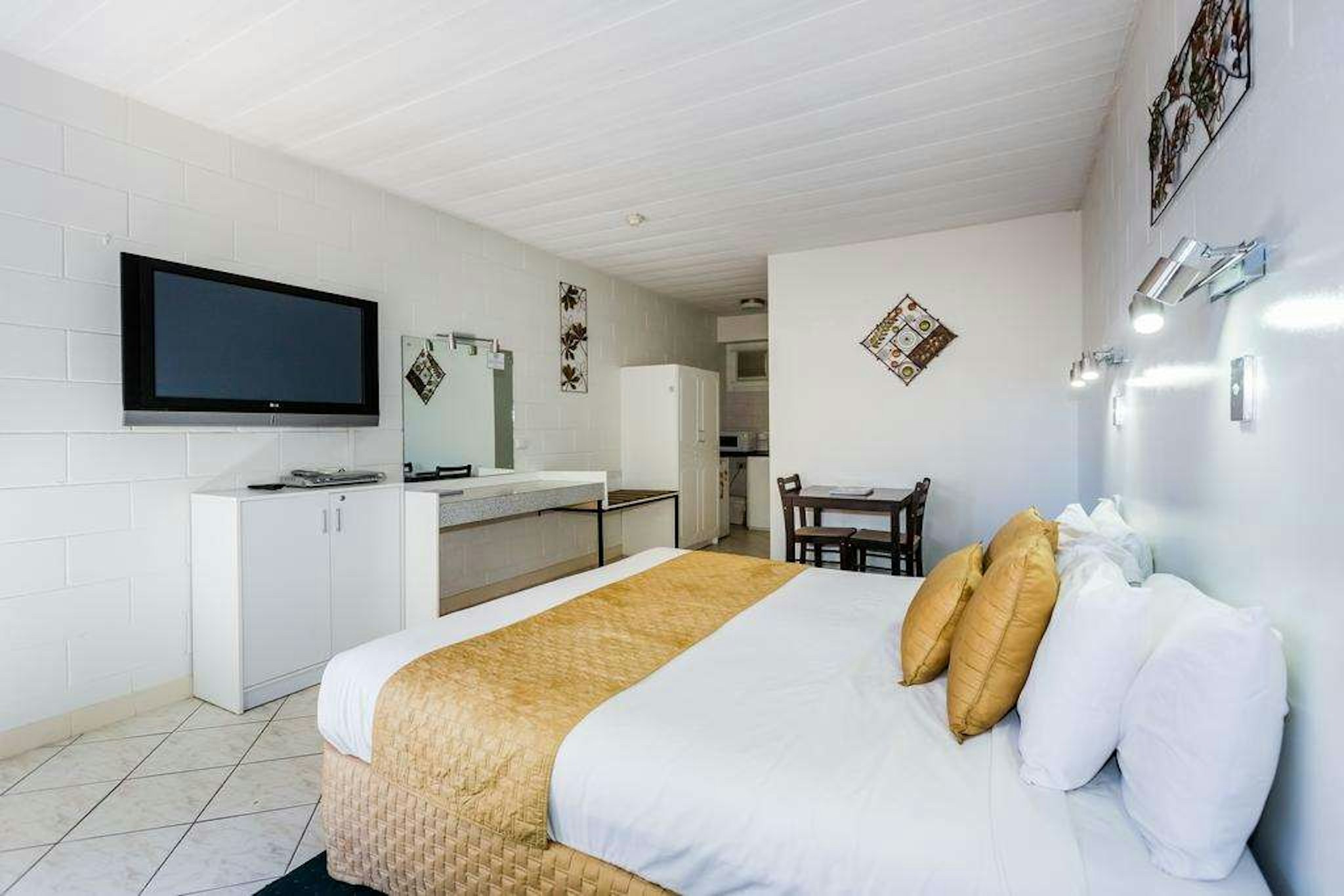 Elkira Court Motel 10/58