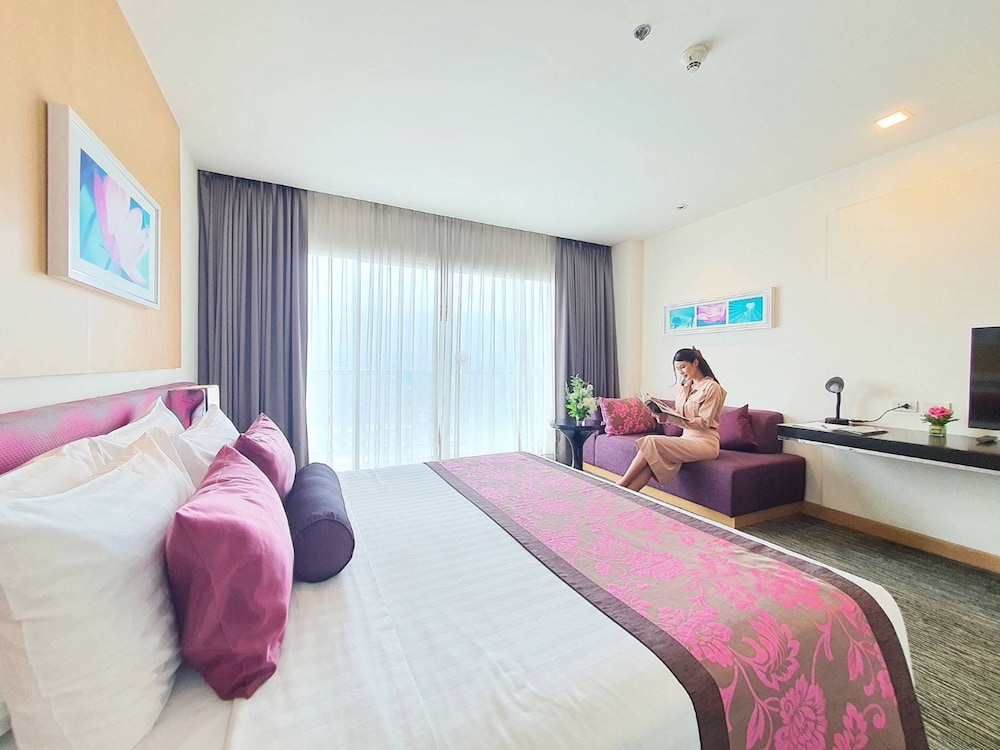 Amaranth Suvarnabhumi Hotel 12/49