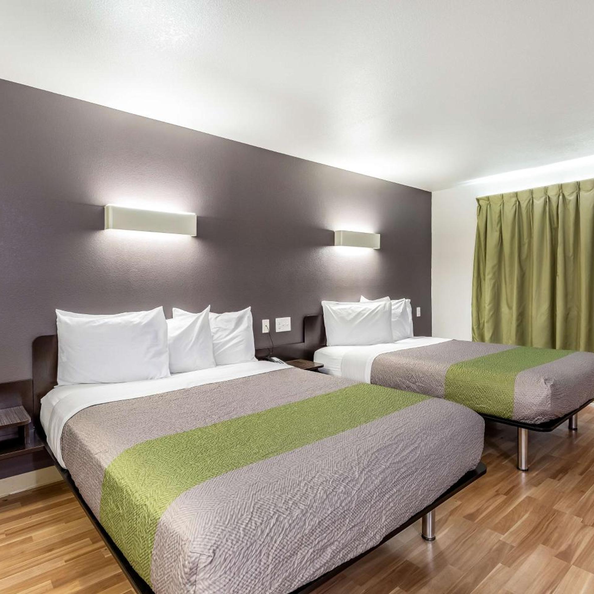 2 Full Beds Non-Smoking, Kitchen