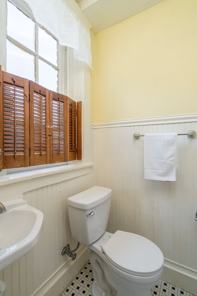 Cedars of Williamsburg Bed & Breakfast 42/50