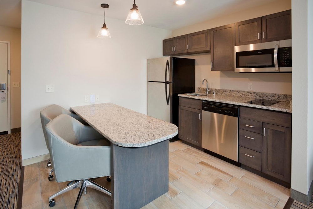 GrandStay Hotel & Suites Cannon Falls 34/40