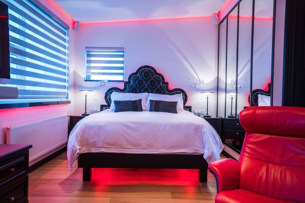Diamond Suites 14/73