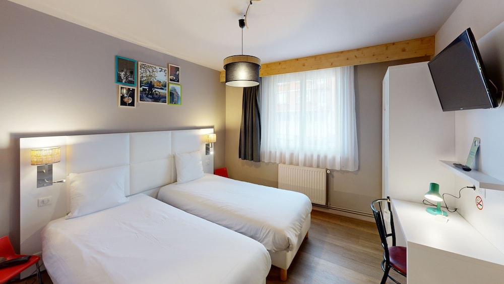 Twin Beds, No Elevator