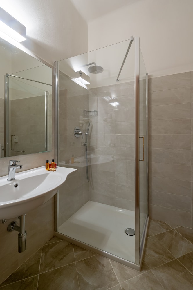 Albergo Reggio 59/63
