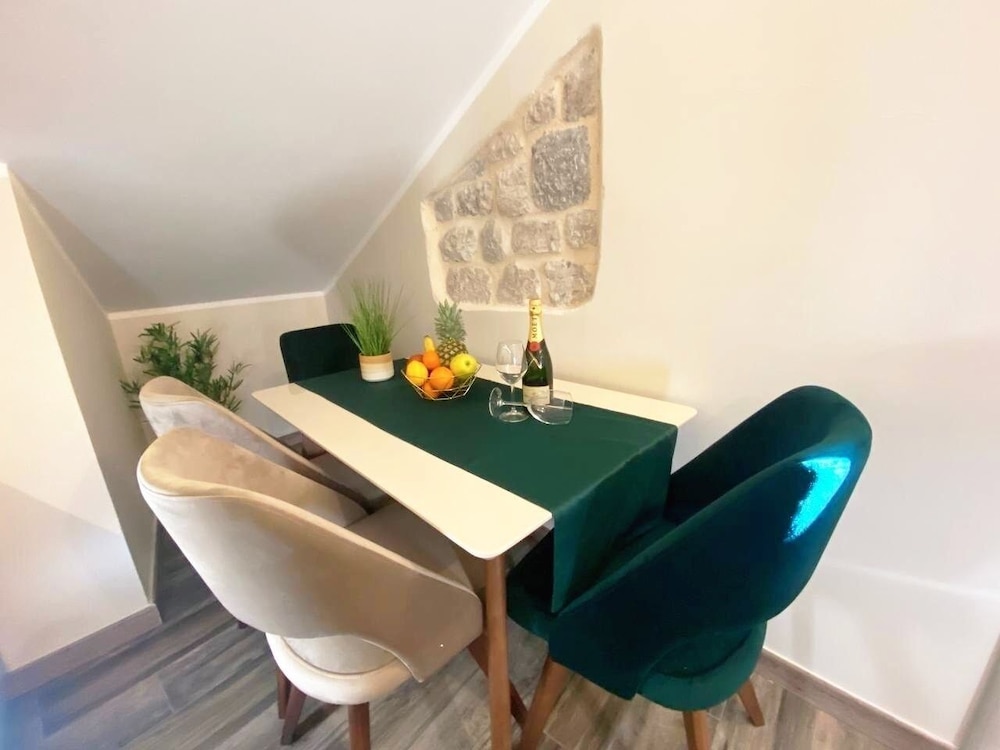 D & Sons Apartments 26/50