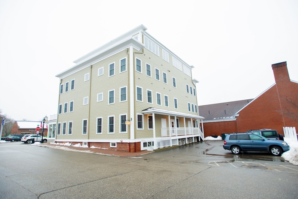 Capital Resorts 84 Main 59/66