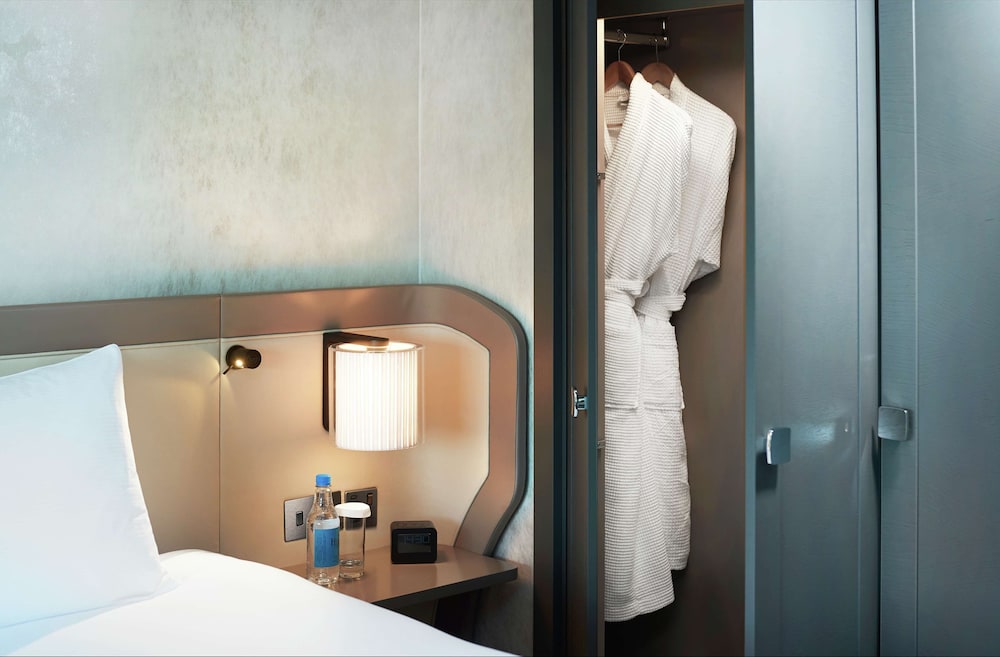 Hilton London Heathrow Airport 33/81