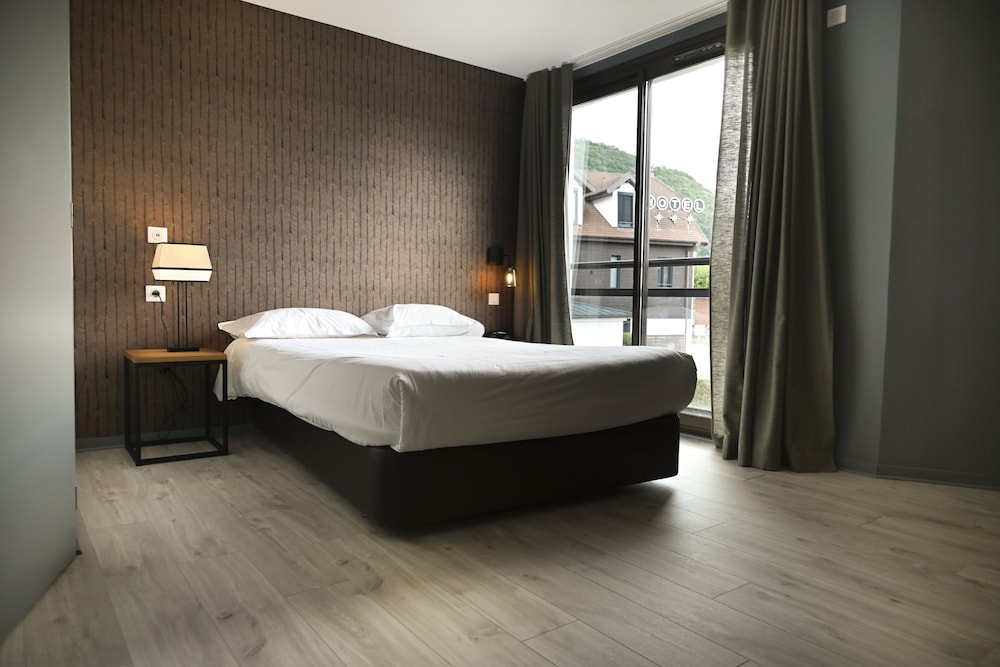 Ancor Hotel 10/50