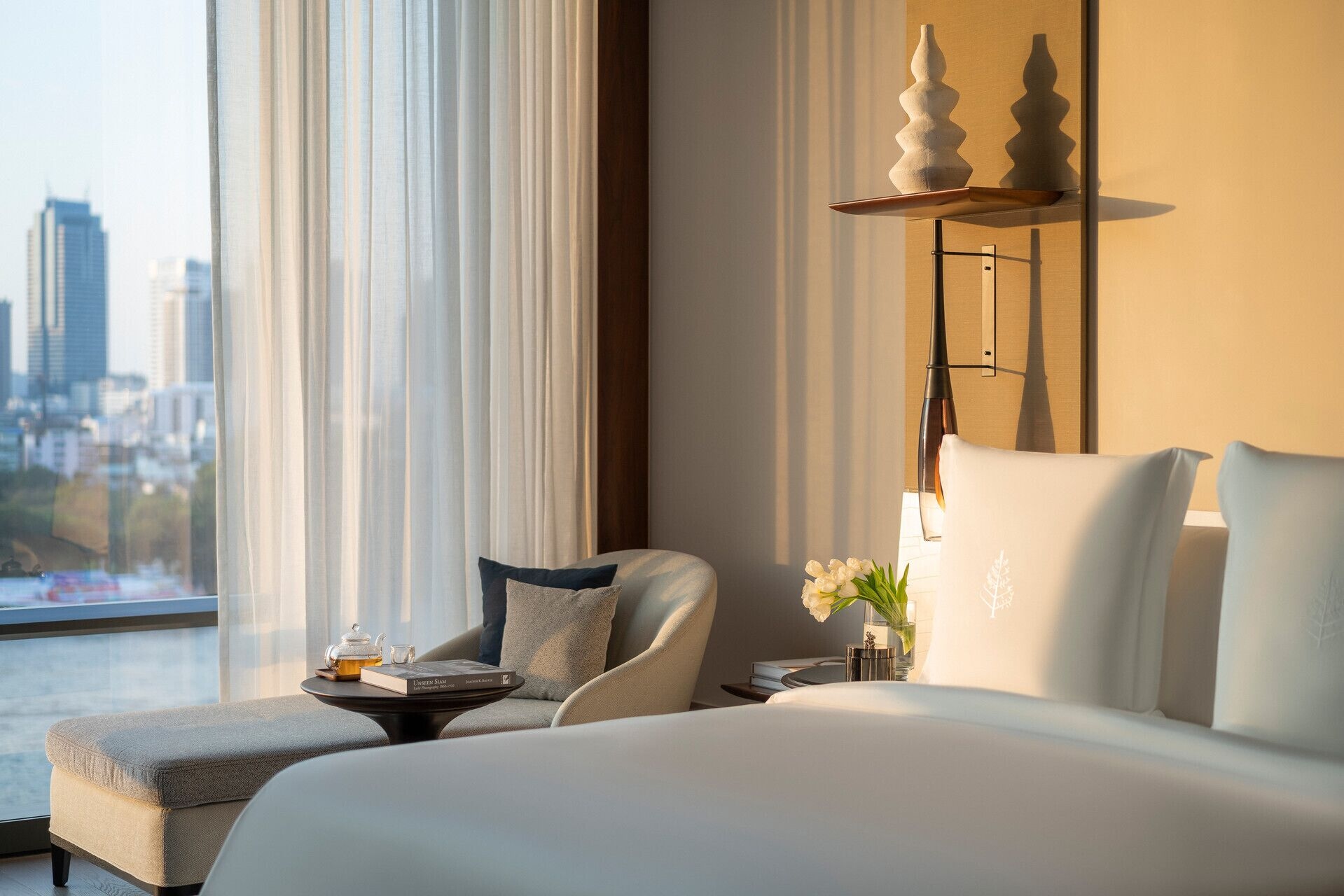 PREMIER, KING BED, RIVER VIEW