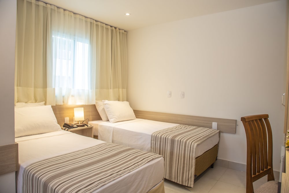 LUXURY, TWIN BEDS