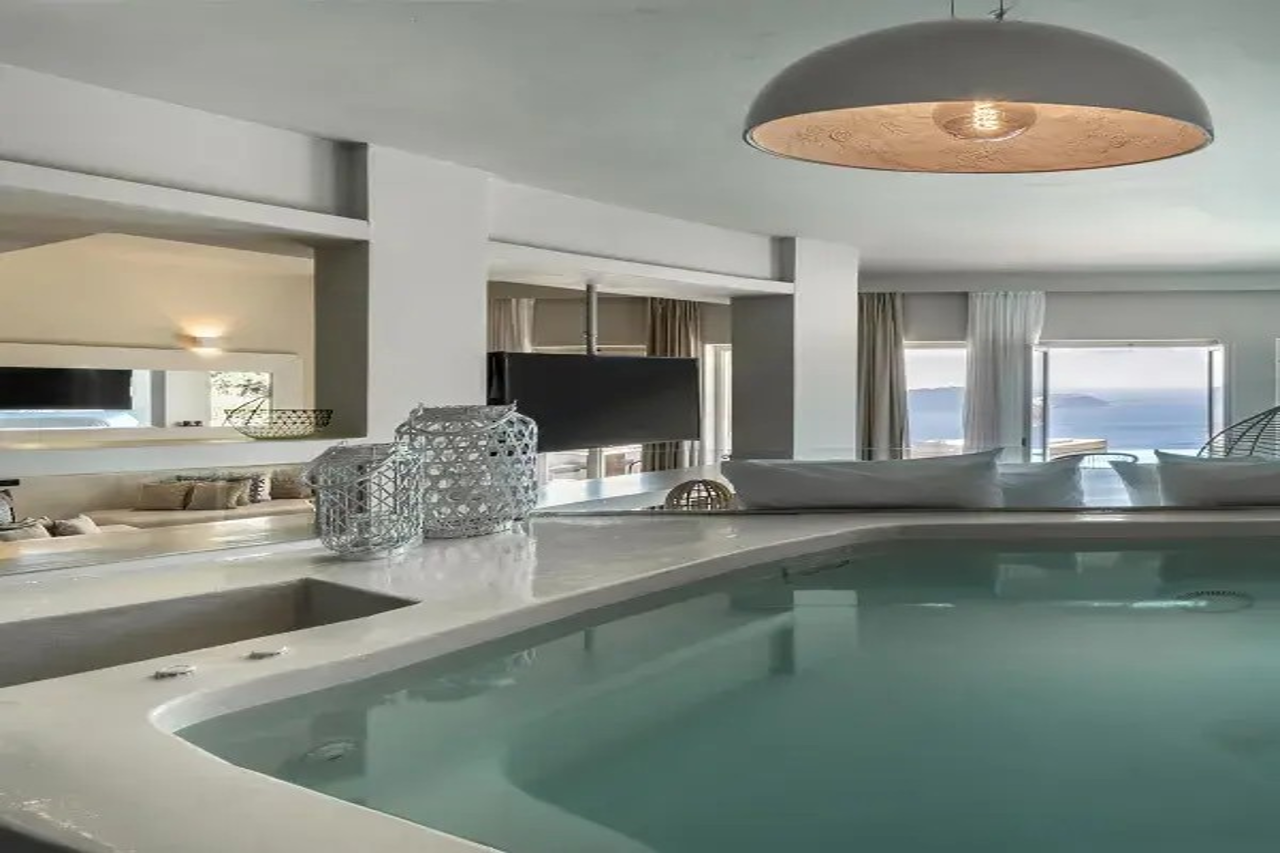 West East Suites - Adults Only 8/10