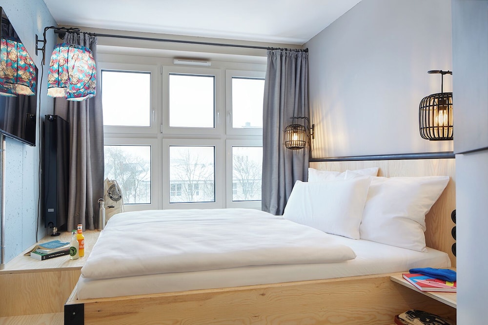 Basic, Queen Bed, Resort View, Courtyard Area