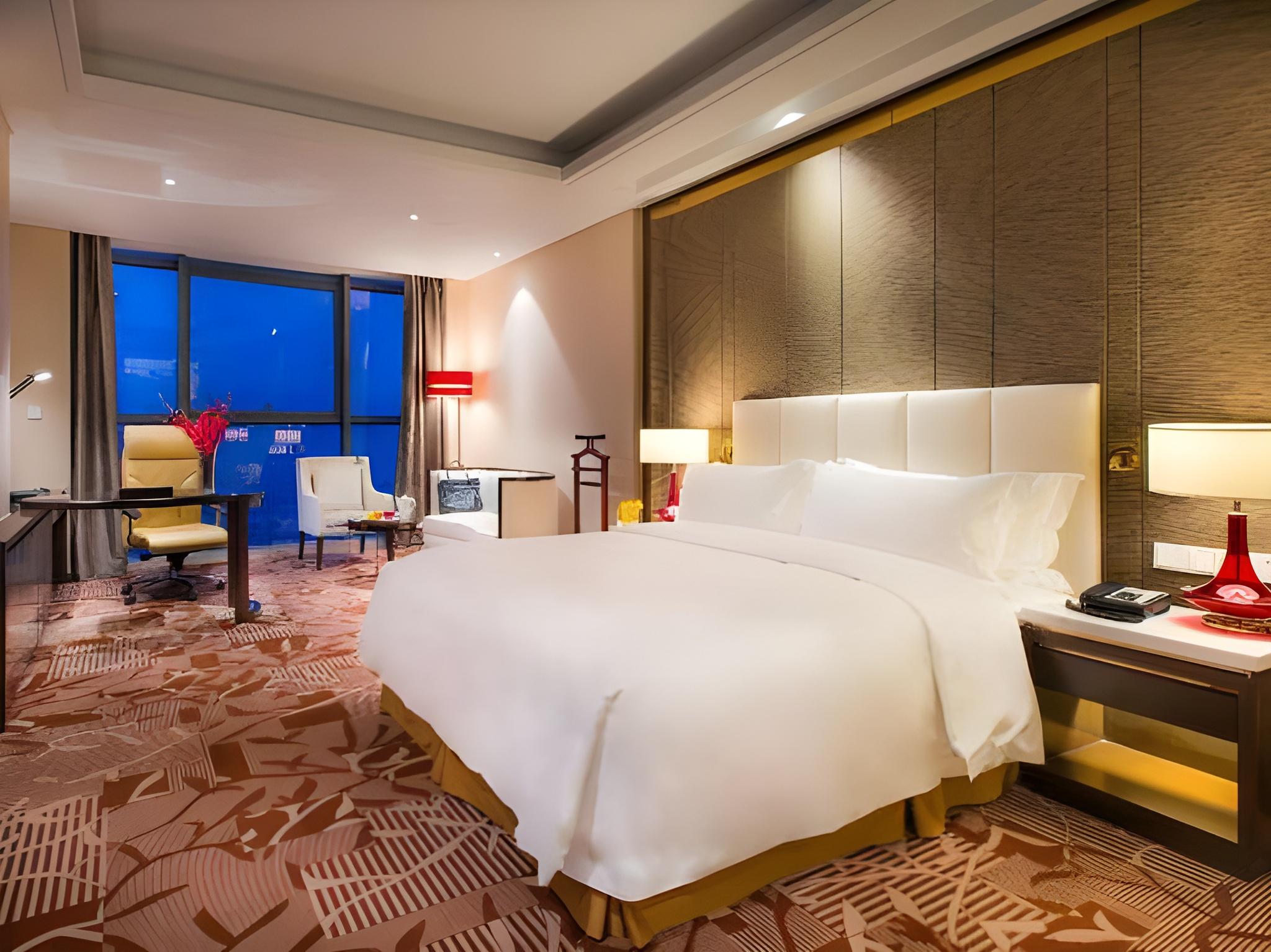 Business, Suite, King Bed, River View