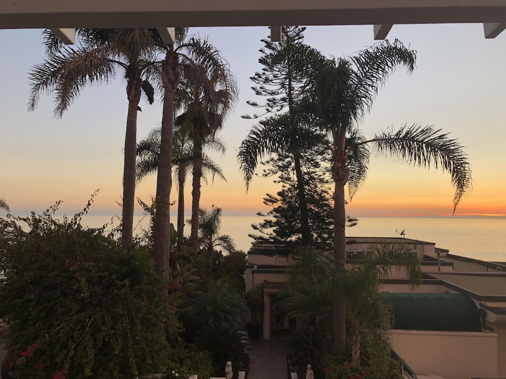 Seaside Laguna Inn & Suites 44/50