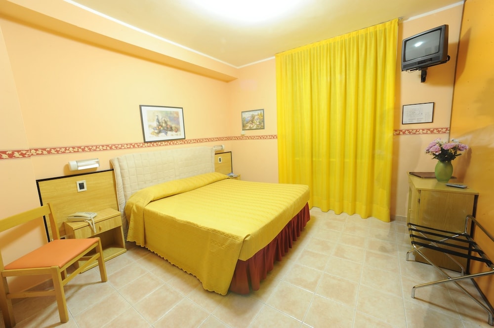 Standard, Double Bed, Mountain View