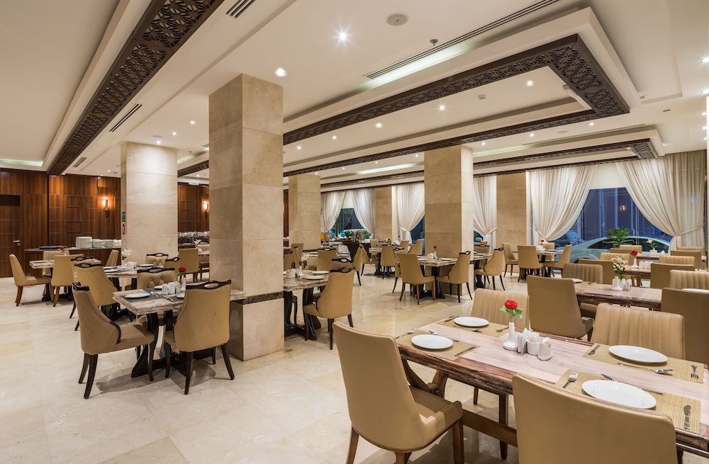فندق نافيتي ورويك الخبر(Naviti Warwick Al Khobar Hotel) 34/39