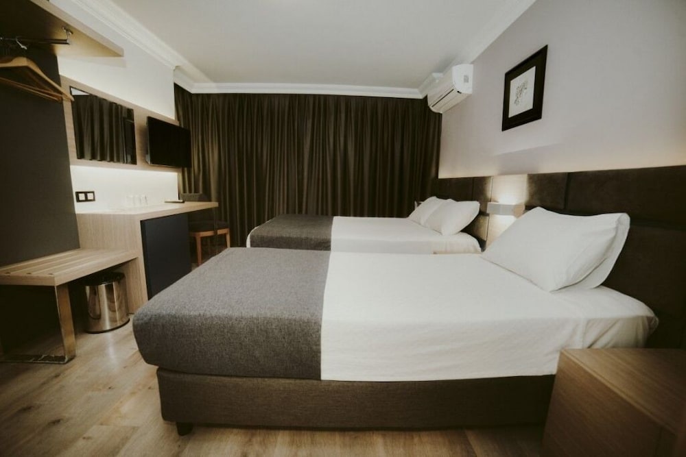 Helen Hotel 12/52