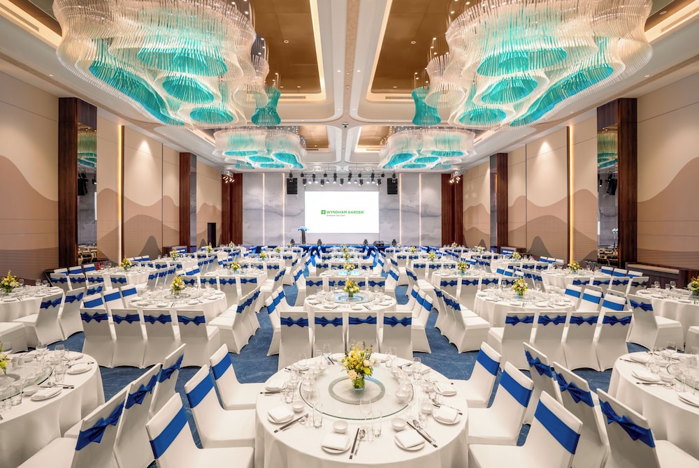 Wyndham Garden Sonasea Van Don 37/50