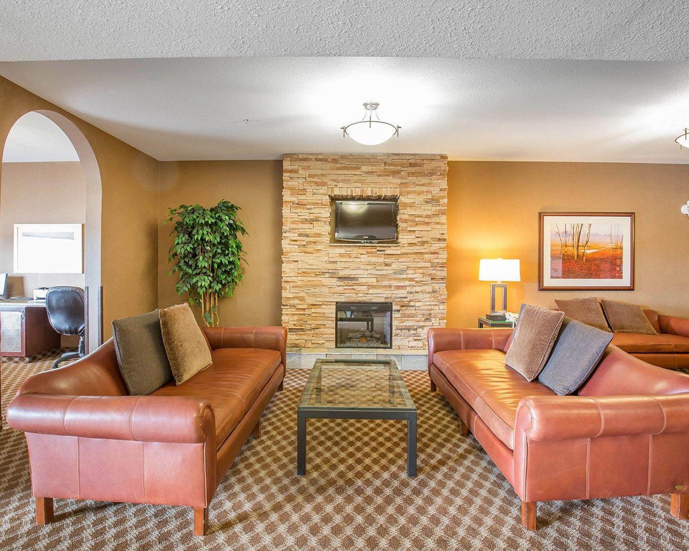 Comfort Inn & Suites Airdrie 11/21