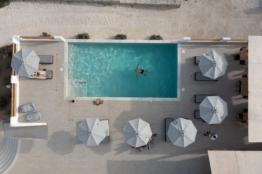 Naxos Earth Suites 36/59