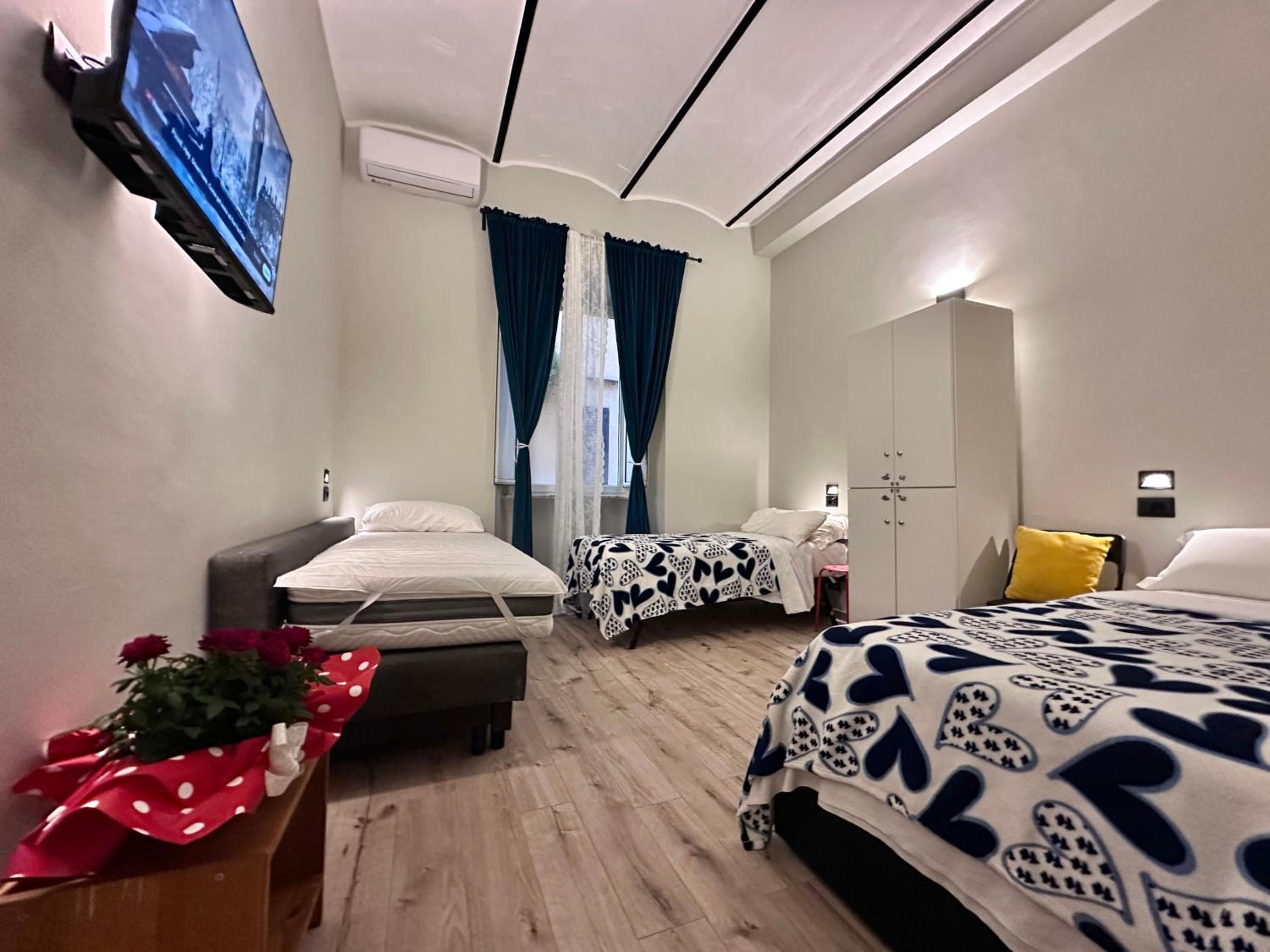 Mixed Dorm, 5 Beds, Private Bathroom