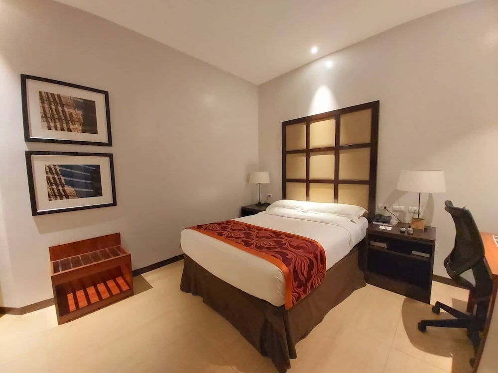 Avenue Suites Hotel 25/65