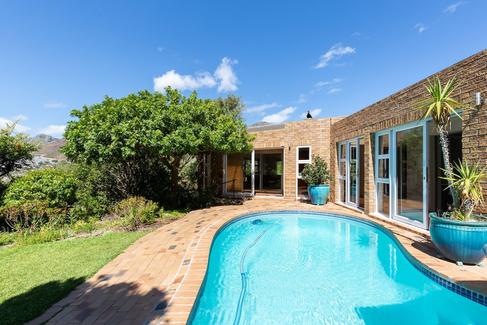 Hout Bay Hilltop 20/23