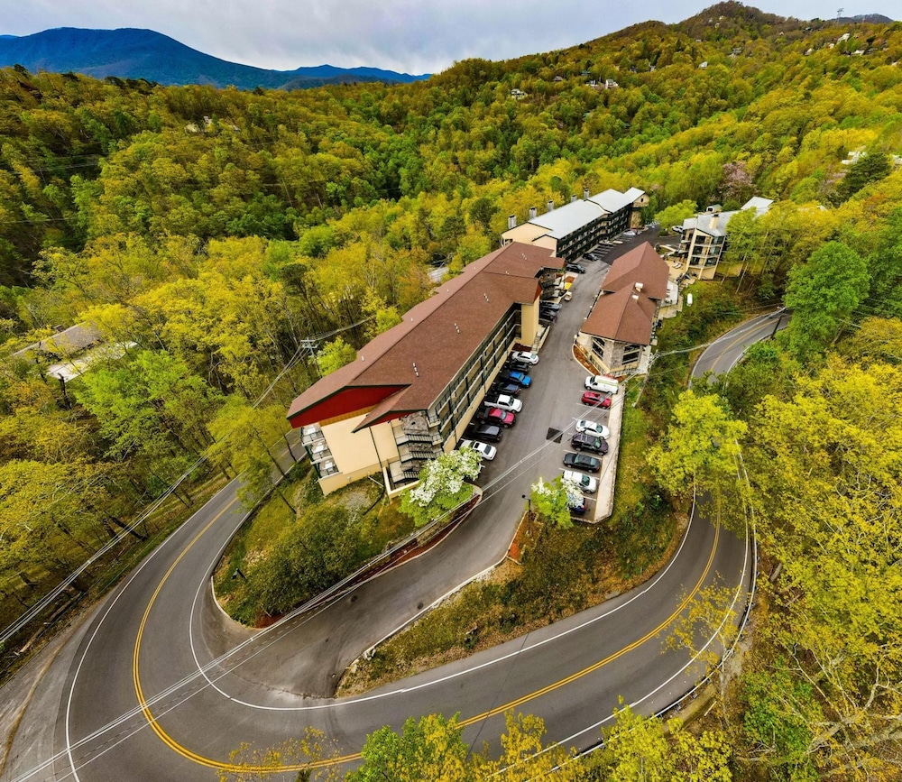 Laurel Point Resort 8/35