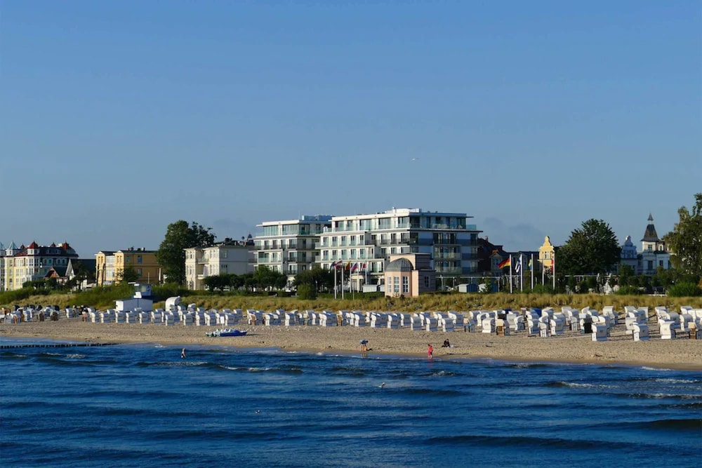 Seetelhotel Kaiserstrand Beachhotel 45/48