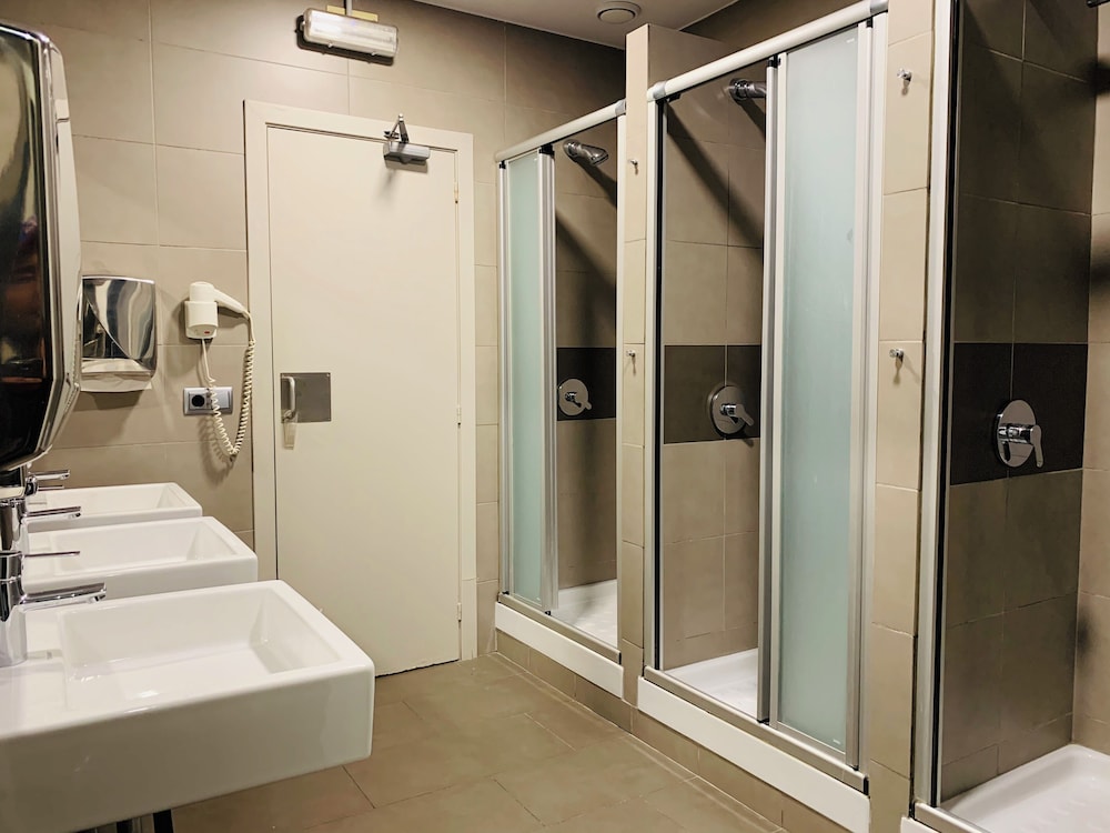 Hip Karma Hostel Shared Rooms 43/50