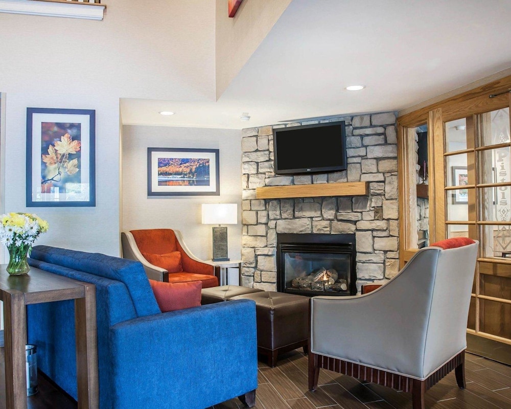 Comfort Inn & Suites Sturbridge-Brimfield 39/54