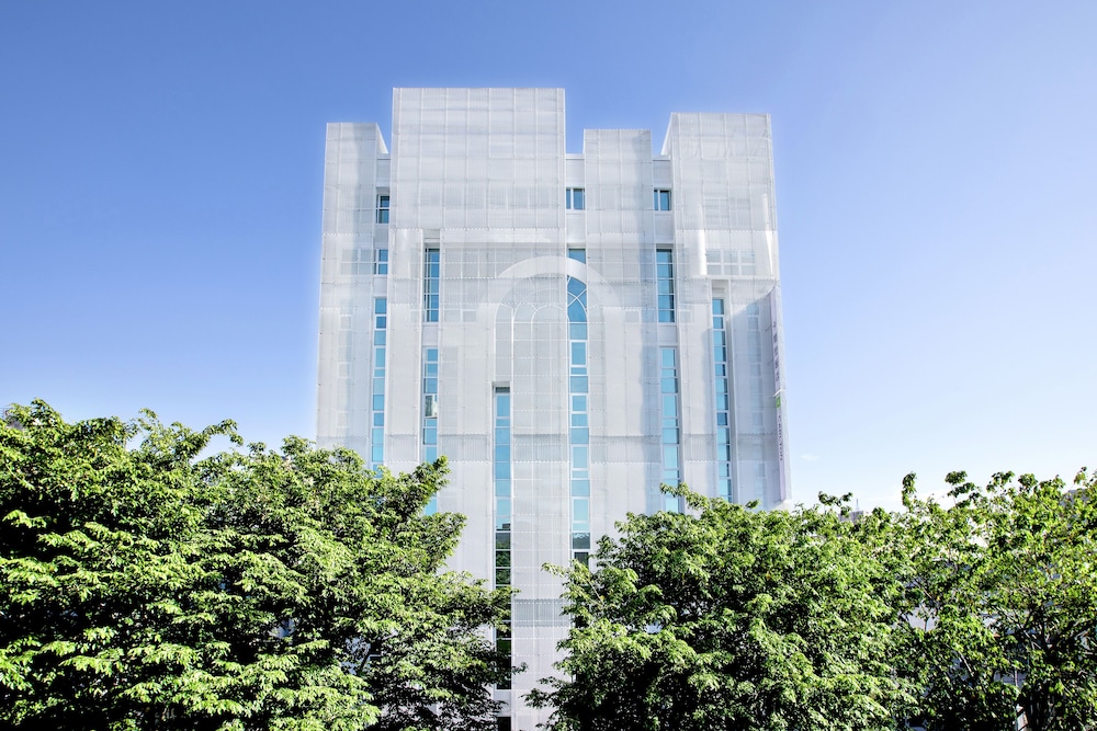 The Carlton Taichung 3/50