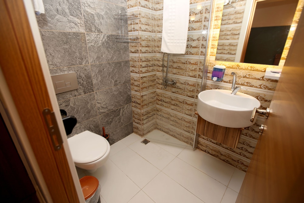 Senyor Garden Hotel 49/50