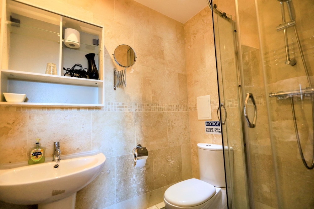 Edinburgh Holiday Guest House 33/40