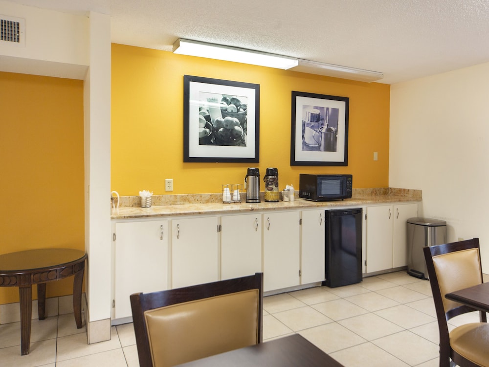 Hotel Brewton 41/49