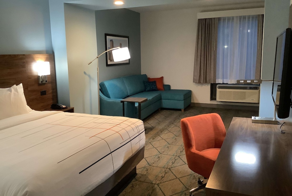 La Quinta Inn & Suites by Wyndham Littleton 10/34