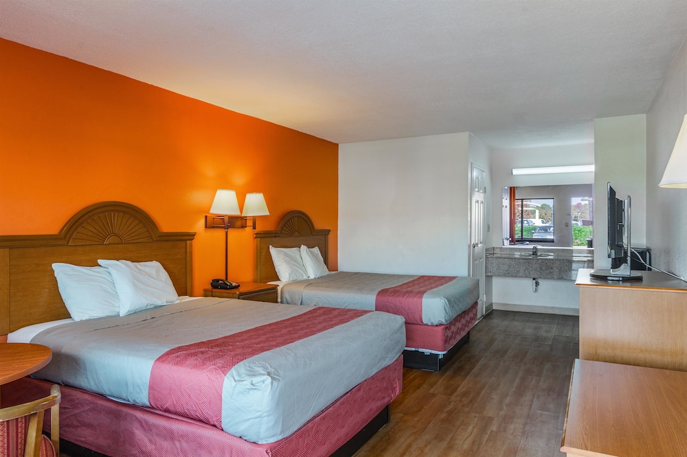 Baymont by Wyndham Rock Hill 17/52