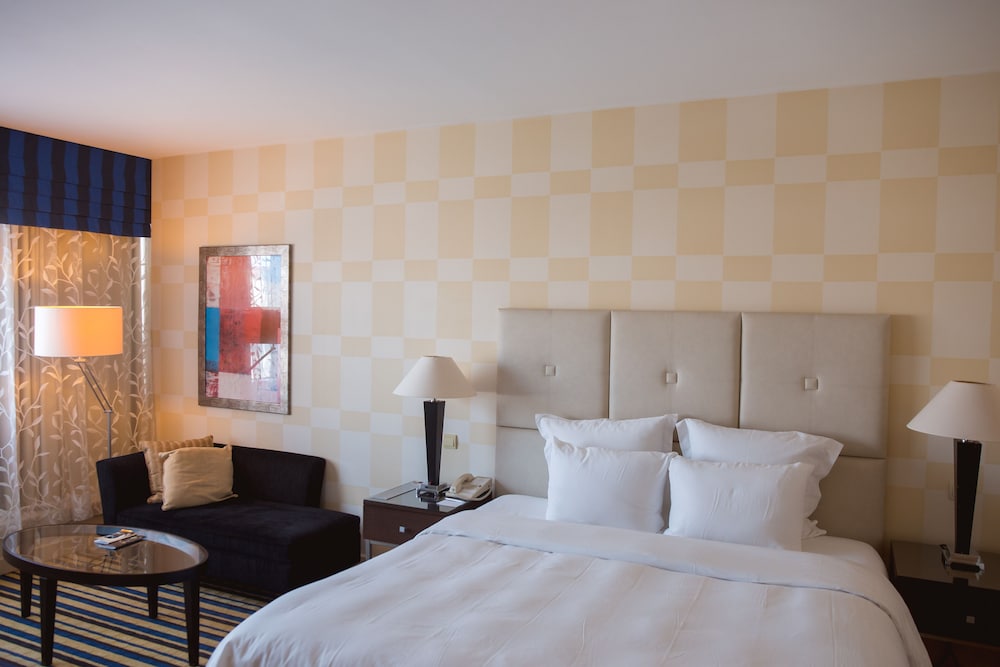 Renaissance Atyrau Hotel 10/54