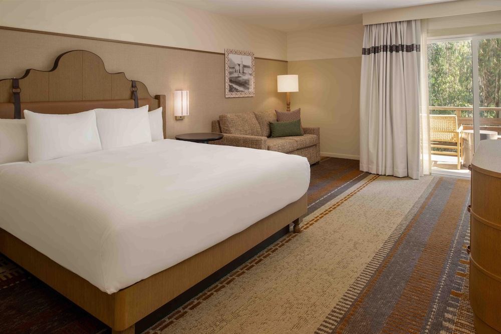 Junior Suite, King Bed, Forest View, Patio
