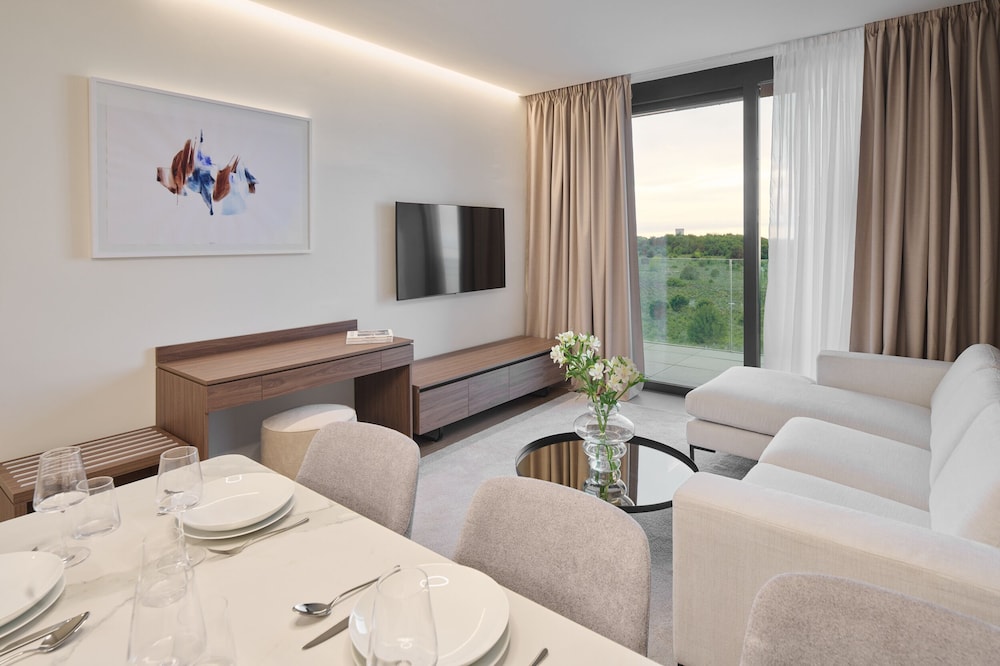 Petram Resort & Residences 48/68