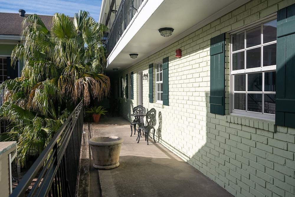 French Quarter Suites Hotel 45/55