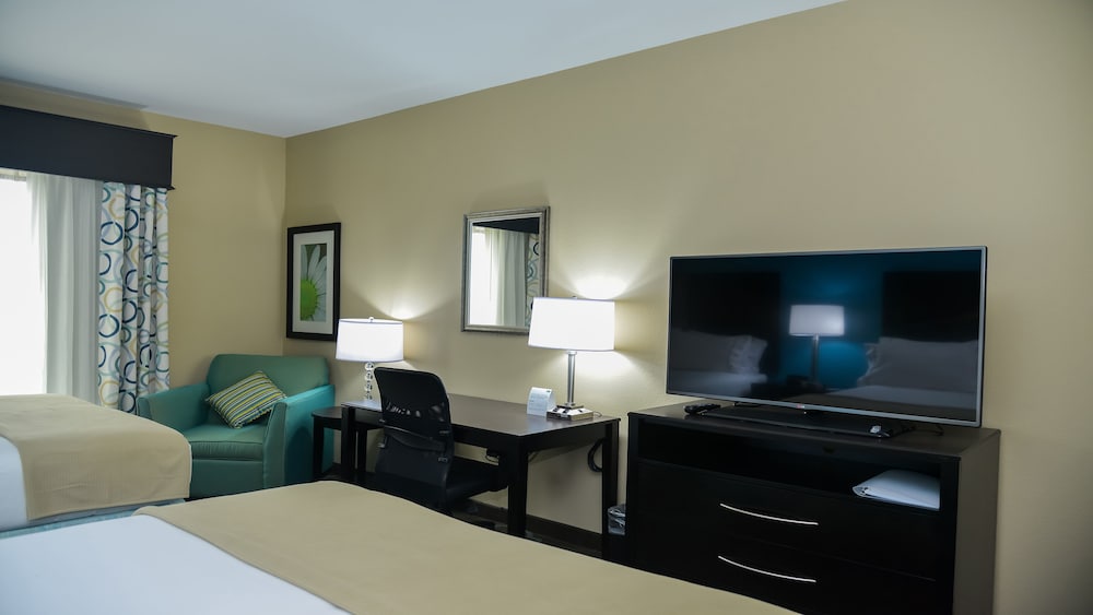 Holiday Inn Express Suites Cuero 37/52