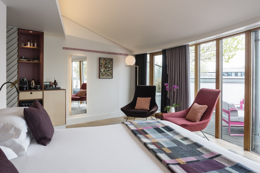 Marrable's Farringdon Hotel 15/36