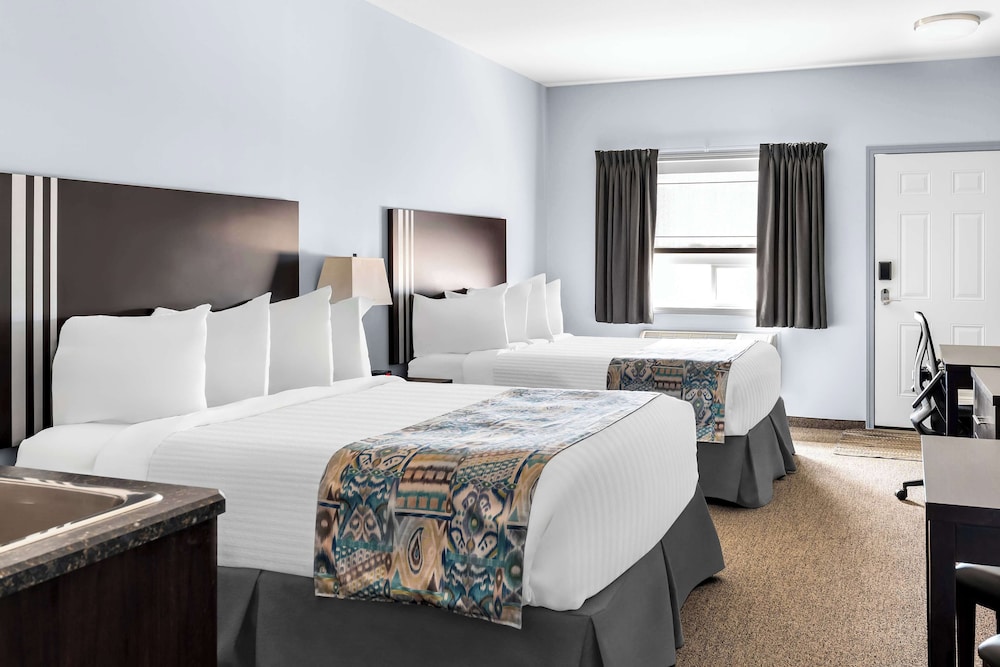 Standard, 2 Queen Beds, Kitchenette, Surestay Studio By Best Western Hardisty 3/10