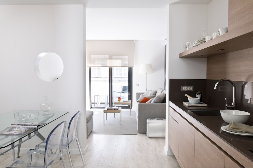Eric Vokel Bcn Suites 50/51