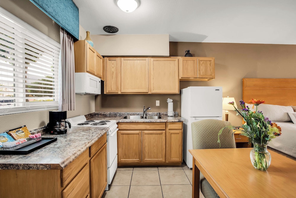 Inn at Deep Canyon 56/71