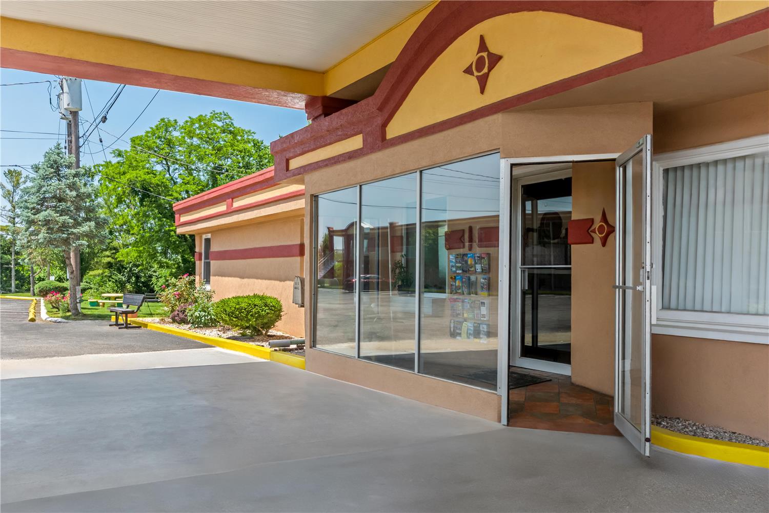 Americas Best Value Inn & Suites Williamstown 52/61
