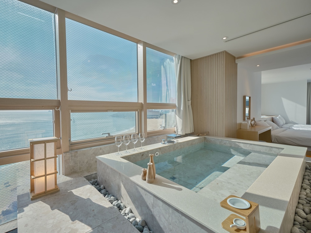 UH Suite The Haeundae 39/64