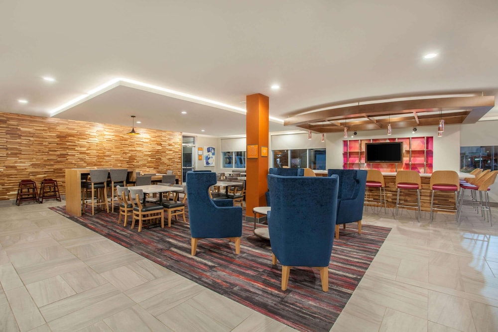 La Quinta Inn & Suites by Wyndham Madera 6/28