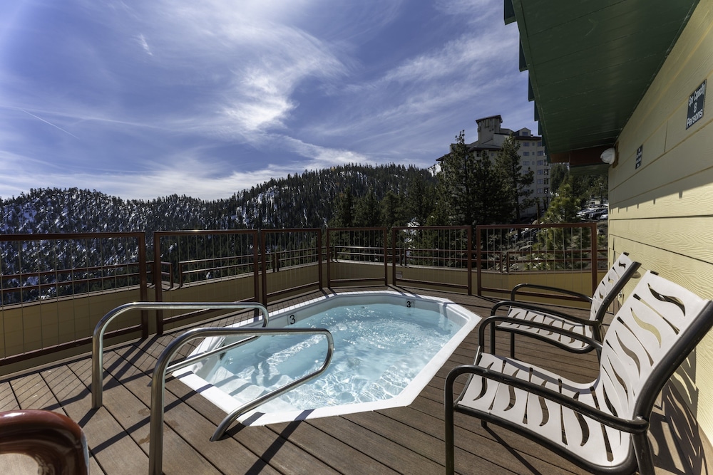Holiday Inn Club Vacations Tahoe Ridge Resort in STATELINE - NV